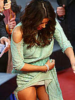 Eva Longoria upskirt shows pussy at premiere