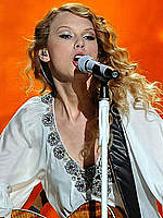 Taylor Swift performs at Grammy Awards stage